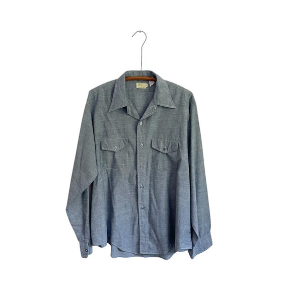 Vintage L.L. Bean Chambray Button-Up Shirt. Light Chambray Button-Up Top. Front Pockets. Oversized Boyfriend Dress Shirt. 80s. 90s.