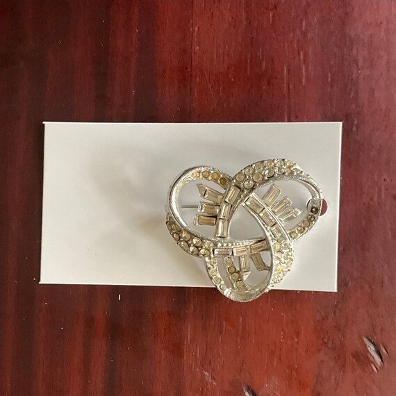 Vintage Silvertone Rhinestone Bow Brooch Pin. Ribbon Bow. Rhinestones. Sterling Silver. Mid Century Jewelry. 40s. 50s. 60s. MCM. Unsigned.