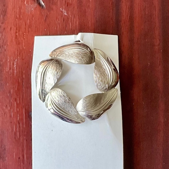Vintage Giovanni Silvertone Leaf Brooch Pin. Textured Brooch Pin. Silvertone Jewelry. Signed Brooch Pin. Trifari Style. Leaf Pin Brooch.