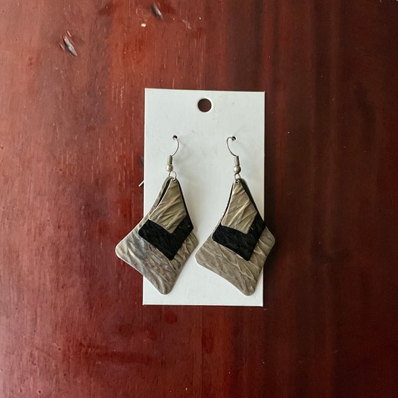 Vintage Black and Brass Metallic Dangle Drop Earrings. Tricolor Textured Metal Earrings. Triple Layer Earrings. Vintage 80s 90s Earrings.