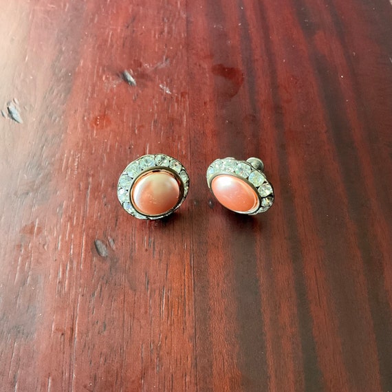 Vintage Round Coral and Diamond Stud Earrings. Circular Statement Earrings. Screw Back Earrings. Silvertone Metal. MCM Style. 50s. 60s.