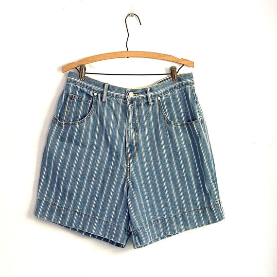 Vintage LA Blues Denim Shorts. Pleated Waist. Flare Legs. High Waisted Shorts. Pinstriped Denim Shirts. Womens Casual Denim Shorts. 80s 90s.