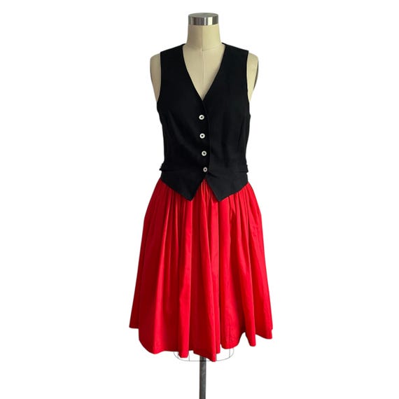 Vintage Bright Red Pleated Stretch Midi Skirt. Plain Red Elastic Waist Skater Skirt. Unbranded. A-Line Cut. Party. 60s. 70s. 80s. 90s.
