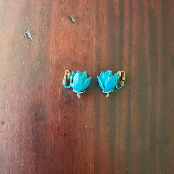 Vintage Blue Tulip Clip-On Earrings. Spring Style. Blue Flowers. Ceramic. Goldtone Metal. Bright Flower Earrings. Hippie. MCM. 50s. 60s.