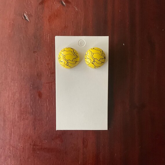 Vintage Yellow and Black Stud Earrings. Paint Splatter Earrings. Cracked Pattern. Vintage 80s. Electric Yellow. Button Earrings. 80s. 90s.