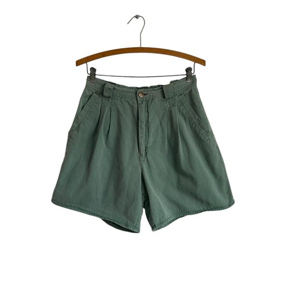 Vintage Green High-Waist Bermuda Khaki Shorts. Forest Green Outdoor Safari Shorts. Bermuda Cut. Button Fly. Spring. Summer. 80s. 1980s.