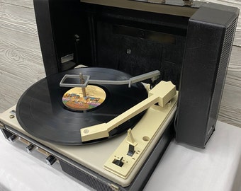 Vintage 70s GE MUSTANG Record Player. Solid State. Stereo. 33. 45. 78. Record Album. Vinyl Record Player. LP. Vintage Record Player Changer.