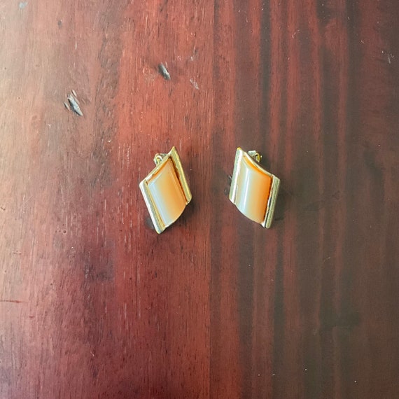 Vintage Goldtone Orange Slanted Clip-On Earrings. Art Deco. Gemstone Stud Earrings. Geometric. Party Earrings. Slanted Square. MCM. 40s.
