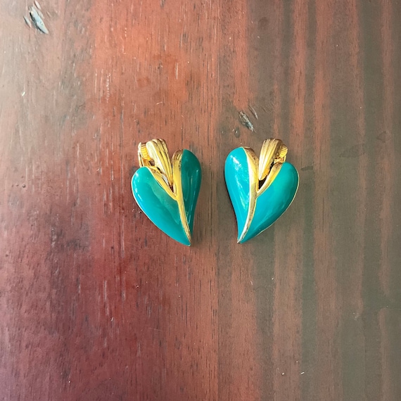 Vintage JS Teal Enameled Heart Clip-On Earrings. Gold and Teal Earrings. Art Deco Style. Enamel. Gold Lining. 80s. 1980s. Signed.