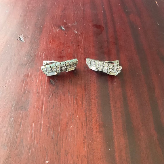 Vintage Silvertone Rhinestone Curved Rectangle Clip-On Earrings. Mid Century. Rhinestones. Sterling Silver. Rectangular Earrings. 40s. 50s.