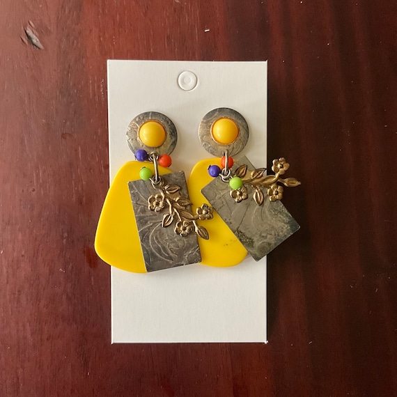 Vintage Multi-Layered Dangle Drop Earrings. Multicolor Post Earrings. Yellow Layer. Metallic Floral Layer. Tiny Colorful Drops. 70s. 90s.