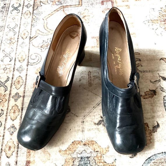Vintage 60s Mod Casual Buckle Heels. Square Toe. Navy Blue. Mod Loafer Heels. 60s 70s Mod Secretary Buckle Heels Shoes. Dayne Taylor. 9.