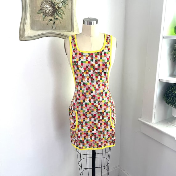 Vintage Multicolor Patchwork Midi Apron. Yellow Lining. Pockets. Velcro Back. Back Drawstring Belt. Primary Colors. Mid Century. 50s. 60s.