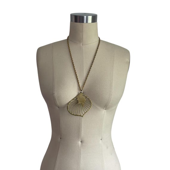 Vintage Brass Filigree Teardrop Pendant Necklace. Brasstone Metal Chain Necklace. Large Teardrop Pendant. Antique. MCM. 50s. 60s. 70s.