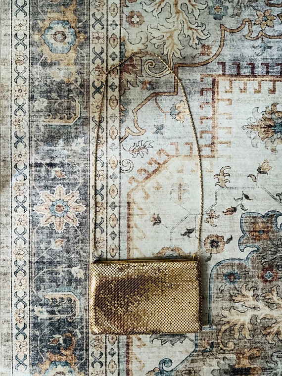 Vintage Gold Sequin Mesh Crossbody Purse. Sparkling Gold Bag. Thin Gold Chain Strap. Metal Mesh. Zipper. Clutch Purse. 70s. 80s. 90s.