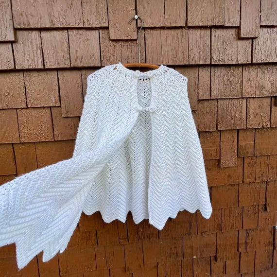 Vintage White Knitted Cape. Knit Crochet Shawl Sweater. Knit Poncho. Knit Buttons. Boho Hippie. 60s. 70s. Cabincore. Cottagecore. OS.