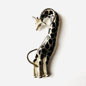 Vintage Black and Silver Giraffe Brooch Pin. Long Silvertone Animal Jewelry Pin. Metal. Resin. Safari Fashion Style. 70s. 80s. 90s.
