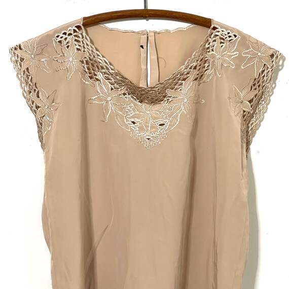 Vintage 70s Floral Embroidered Cut-Out Shirt. Cottagecore Boho Hippie Top. Hippiecore. Lace Cap Sleeve Top. 90s. Y2K. 1990s. 2000s. 00s.