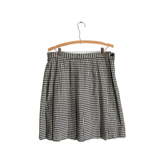Vintage Black White Houndstooth Plaid Mini Skirt. Monochromatic Plaid Pleated Skirt. Grunge Plaid. Skater Skirt. Golf Skirt. 80s. 90s. Y2K.