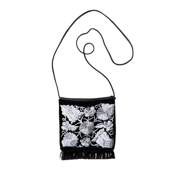 Vintage Black White Velvet Flower Crossbody Bag. Whimsigoth Floral Crossbody Purse. Embroidered Flowers. Fringes. Witchcore Bag. 70s. 1970s.