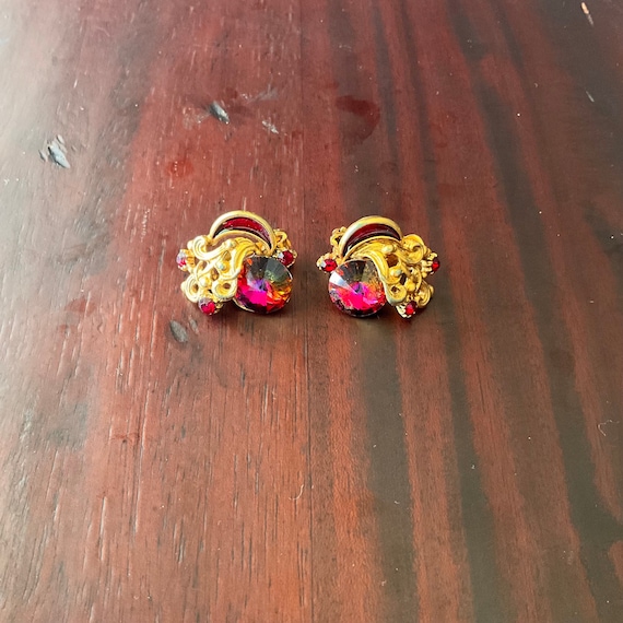 Vintage Garnet Goldtone Clip-On Earrings. Flourish Design. Antique Style Jewelry. Goldtone Metal. Pinkish-Red Garnet. MCM. 30s. 40s. 50s.