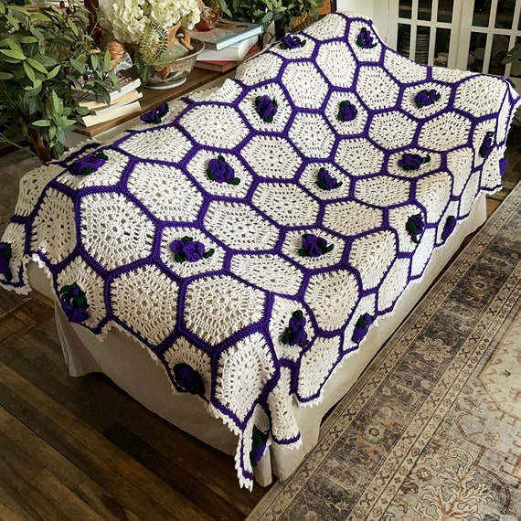 Vintage Afghan Blanket. Crochet Granny Squares Blanket. White 3D Violet Crochet Blanket. Vintage Crochet Throw. Purple White Crochet Blanket