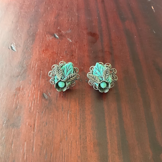 Vintage Teal Silvertone Leaf Stud Earrings. Screw Back Earrings. Silver Flourish Frame. Flower. Leaves. Sterling Silver Earrings. 60s. 70s.
