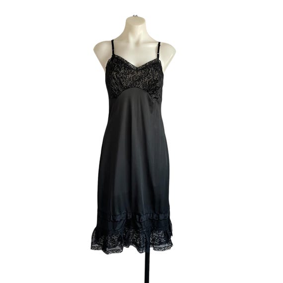Vintage Luxite Kayser Black Lace Midi Night Gown. Dark Floral Lace Mid-Length Night Dress. Tiered Hem. Lace Bust. 60s 70s 80s. Pin Up VLV.