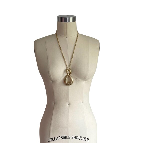 Vintage Lisner Goldtone Infinity Pendant Necklace. Signed Golden Figure 8 Necklace. Goldtone Metal. Infinity Figure 8 Pendant. 80s. 90s.