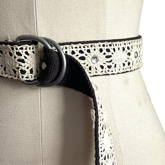 Vintage Y2K Floral Embroidered Boho Hippie Belt. Black Cream White Lace Rhinestone Belt. Ring Buckle. Western. Southwestern. 80s. 90s. Y2K.