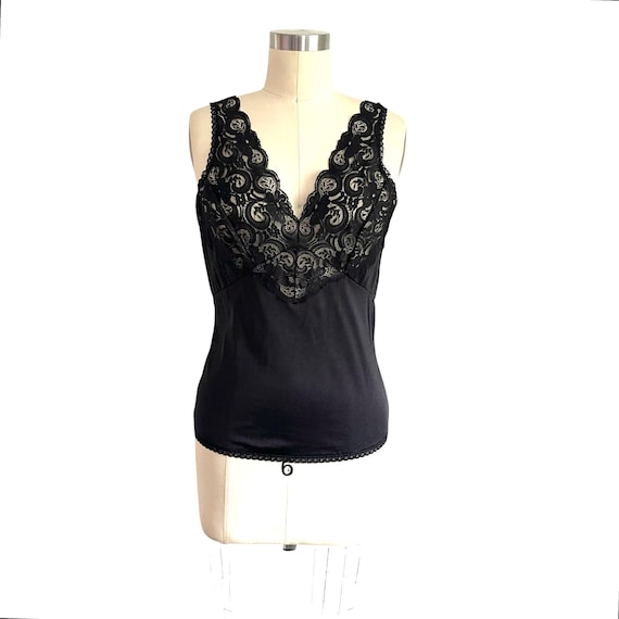 Vintage Ilusión Black Silky Lace Night Tank Top. Dark Floral Lingerie V-Neck Top. Semi-Transparent Lace Bust. Intimate. 70s. 80s.