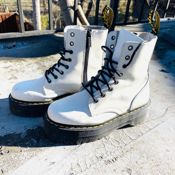 Vintage Doc Martens White Platform Boots. Dr. Martens AirWait Boots. White Leather Combat Boots. Grunge Lace-Up Boots. 80s. 90s. Y2K. 00s.