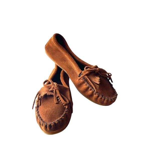 Vintage Minnetonka Tan Suede Moccasin Flats. Tan Brown Tied Moccasin Slippers. Suede Leather. Boho. Hippie. 90s. Sz 9.5. Y2K. 1990s. 2000s.
