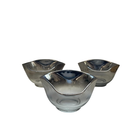 Vintage Dorothy Thorpe Style 3-PC Silver and Clear Ombre Glass Bowl Set. Silver Fade Trinket Bowls. Set of 3. Mid Century Modern. MCM. 50s.