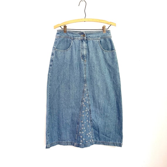 Vintage Floral Denim Midi Skirt. Midi Length. Blue. Pockets. Flowers. Spring Style. Petite. Floral Embroidery. Cute. Whimsical. 90s. Y2K.