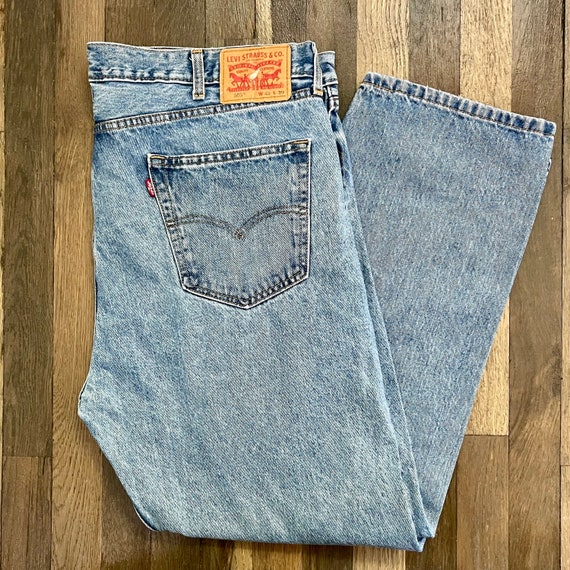 Vintage Levi's 505 Stonewashed Jeans. Baby Blue Jeans. Levi Strauss & Co. Pants. Grunge Style. Everyday. Casual. Pockets. 80s. 90s.