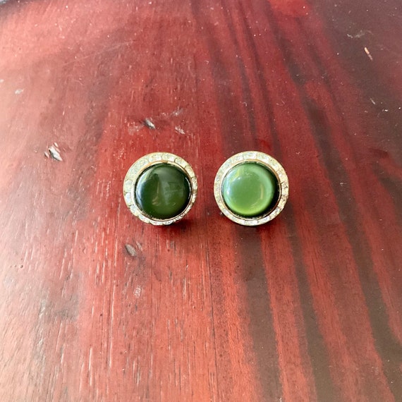 Vintage Green Jade Stud Screw-Back Earrings. Brass Metal. Rhinestone. Victorian. Art Deco. MCM. 20s 30s 40s. 50s. 60s. Pin Up. VLV. Retro.