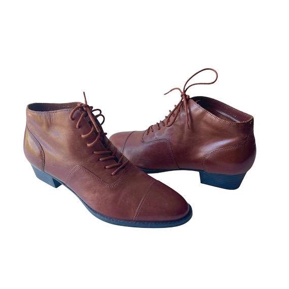 Vintage Nicole Club Brown Leather Oxford Shoes. Brown Leather Academia Lace-Up Michelle Shoes. Pointed Toe Booties. 70s. 80s. 1970s. 1980s.