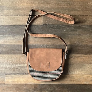 Vintage Preppie Mod Tweed Faux Suede Crossbody Bag. Flap Crossbody Purse. Houndstooth. Coffee Shop Messenger Bag. Academia Bag. 90s. Y2K.