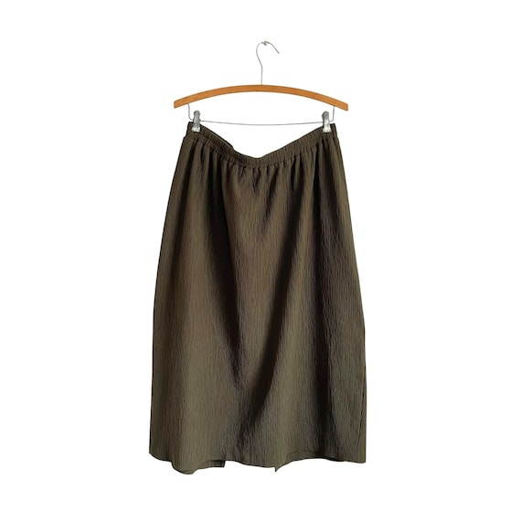 Vintage Woman Casual Olive Green Textured Midi Skirt. Green Crinkle Mid-Length Skirt. A-Line. Pull-On. Elastic Waist. 80s. Y2K. 90s. 00s.