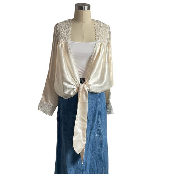 Vintage Gilligan & O'Malley Ivory White Silk Lace Bed Jacket. Ivory Cream Silky Tie-Front Slip Jacket. Batwing Sleeves. Satin Bed Jacket.