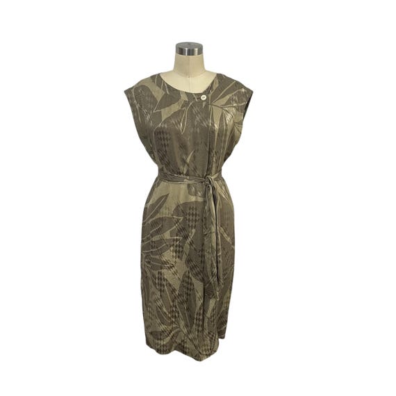 Vintage Tahari Leaf Print Maxi Dress. One-Button Sheath Midi Dress. Cap Sleeve. Tie Sash. Embossed Tropical Palm Leaves. 70s. 80s. 90s. M.