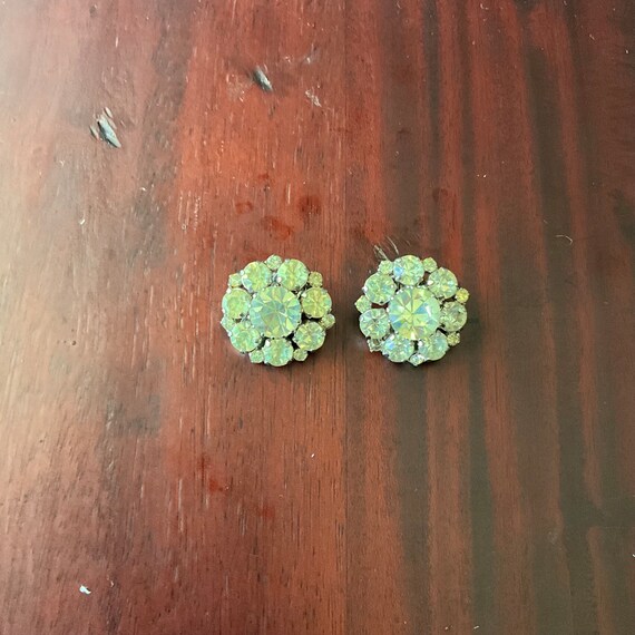 Vintage Rhinestone Cluster Stud Clip-On Earrings. Clear. Rhinestone Crystals. Round Circular Earrings. MCM Jewelry. 40s 50s 60s. Pinup VLV.