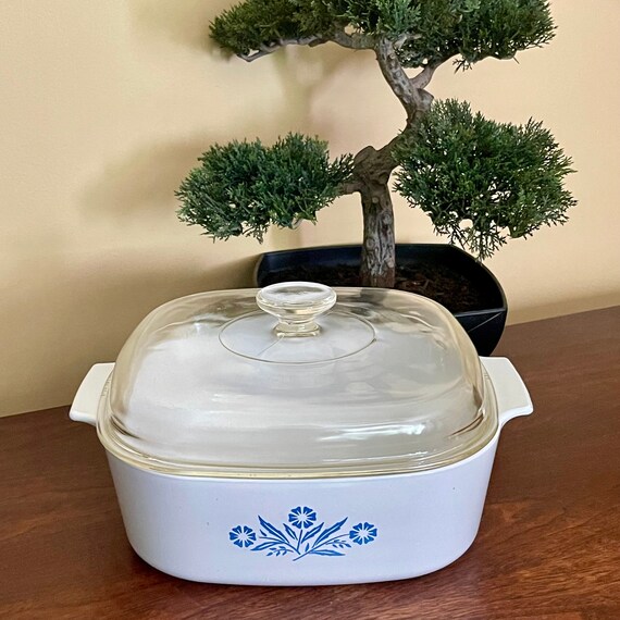 Vintage Blue Cornflower Corning Ware Casserole Dish. Glass Lid. Blue. White. 4-Quart Dish. Cookware. Mid Century Floral Dish. 50s. 60s. 70s.