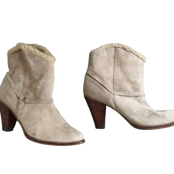 Vintage 70s Suede Ankle Boots. Woodstacked Ankle Boots Heels. Beige Suede Ankle Boots Booties. Cowboy Western Pointy Boots. 9 - 10.