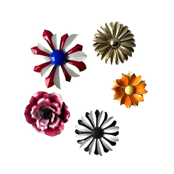 Vintage 60s 70s Daisy Flower Pin. Red White Blue. Gold. Black White. Orange Yellow. Pink Red Rose. Enamel Painted Jewelry. Vintage Daisy Pin