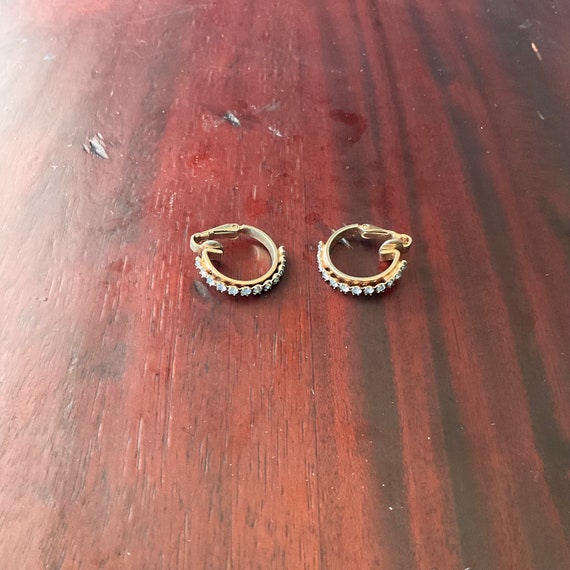 Vintage Small Golden Rhinestone Hoop Earrings. Clip-On Earrings. Goldtone Metal. Small Rhinestones. Diamond Hoop Earrings. MCM. 50s. 60s.