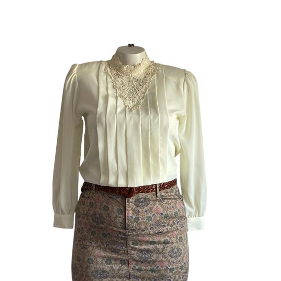 Vintage Worthington Ivory White Lace Collar Blouse. Cream White Pleated Top. Lace and Polyester. Womens Plus Pleated Victorian Dress Blouse.