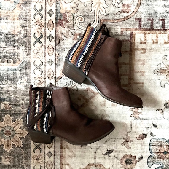 Vintage 00s Y2K Madden Girl Booties. Vintage Brown Suede Boots Booties. Boho Hippie Ankle Boots. Size Zip Entry. Western Hippie Mod Booties.