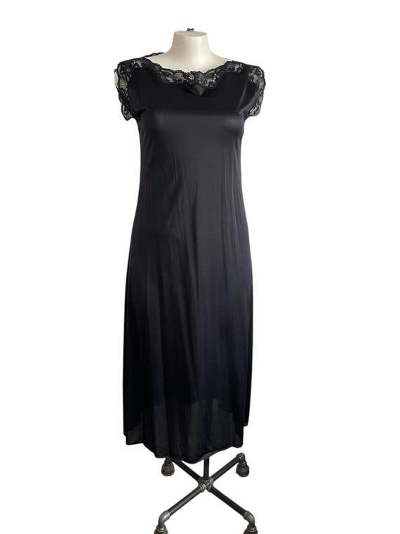 Vintage Bestform Black Silk Satin Plus Size Maxi Night Gown. Long Black Silk and Lace Short-Sleeved Night Dress. Lace Trim. 70s. 80s. 90s.